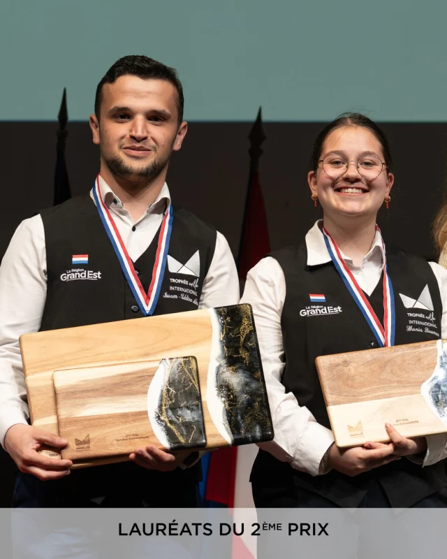 / Trophée Mille International 2025 / 
 
Toutes nos félicitations aux équipes du concours « Service-Sommellerie » qui ont décroché la 2ème et 3ème place, ainsi que le prix "Carré des Producteurs", lors de cette 14ème édition du Trophée International ! 
 
🥈 2ème prix : Pays-Bas - Shania BOUMAN et Issam-Eddine ADRA du Albeda mbo 
🥉3ème prix : République Tchèque - Klára JAHODOVÁ et Matěj ČERNOCH du Střední Škola Slavkov 
🌱 Prix Carré des Producteurs : Allemagne - Leonie SCHINAGL et Tobias GROSS du Tourismusschulen Bad Leonfelden 
 
📸 @_2mstudio 
 
#tropheemille #philippemille 
#transmission #excellence #partage 
#cuisine #patisserie #service #sommellerie 
#concours #gastronomie #apprentissage 
#reims #grandest