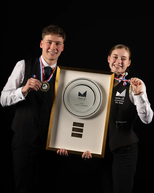 / Trophée Mille International 2025 / 
 
Félicitations à l’équipe française, Lola GUIHO et Hugo SCHUBNEL du @cefppa Adrien Zeller pour leur victoire au concours « Service-Sommellerie » lors de la 14ème édition du Trophée Mille International !🤵🤵‍♀️ 
 
📸 @_2mstudio 
 
#tropheemille #philippemille 
#transmission #excellence #partage 
#cuisine #patisserie #service #sommellerie 
#concours #gastronomie #apprentissage 
#reims #grandest